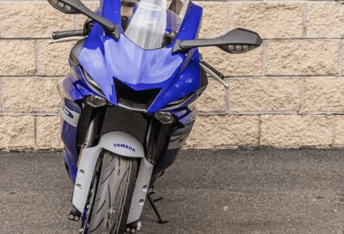 
								2020 Yamaha YZF-R6 full									